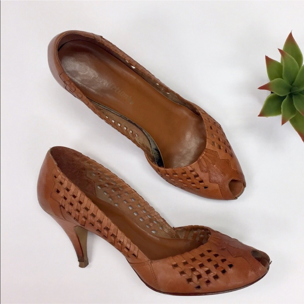 ALL LEATHER Tan Color heels